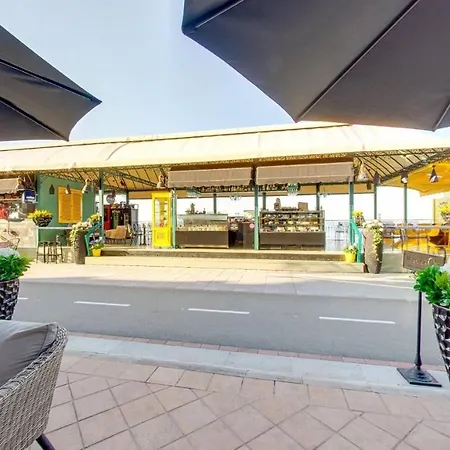 Maria Palace Complex *